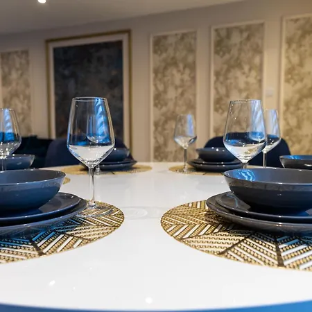 Luxury 3 Bed House Old Trafford مانشستر