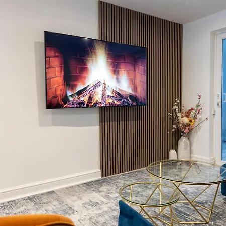 Luxury 3 Bed House Old Trafford بيت للعطل *