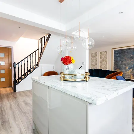 Luxury 3 Bed House Old Trafford *