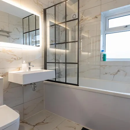 Luxury 3 Bed House Old Trafford *