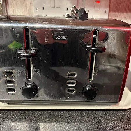 דירה Walking Distance From Etihad And Coop Arena Parking Free *