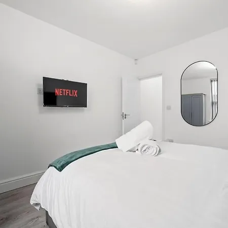 Luxury 5 Bedroom & Free Parking & Netflix מנצ'סטר