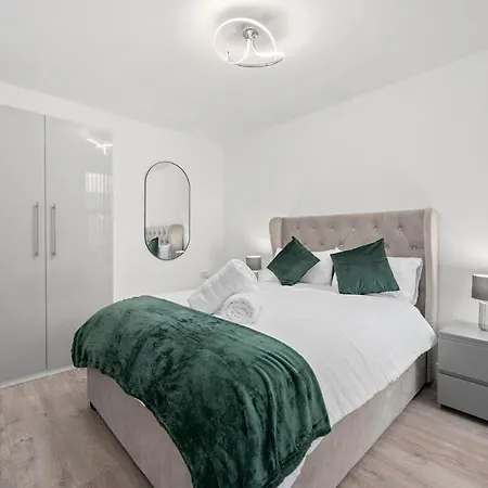 Luxury 5 Bedroom & Free Parking & Netflix Nyaraló Manchester