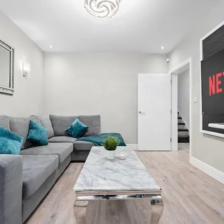 Nyaraló Luxury 5 Bedroom & Free Parking & Netflix Manchester