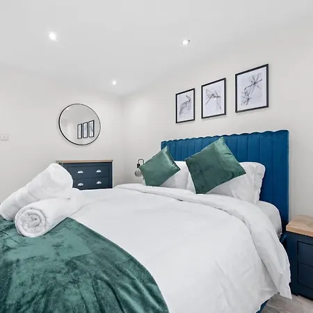 Luxury 5 Bedroom & Free Parking & Netflix * Manchester