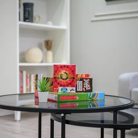 Luxury 5 Bedroom & Free Parking & Netflix Nyaraló