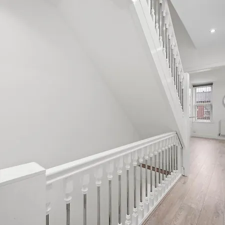 Luxury 5 Bedroom & Free Parking & Netflix מנצ'סטר