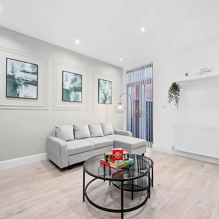 Luxury 5 Bedroom & Free Parking & Netflix * Manchester