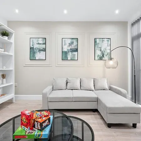 Luxury 5 Bedroom & Free Parking & Netflix *