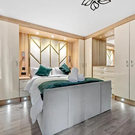 Luxury 5 Bedroom & Free Parking & Netflix מנצ'סטר
