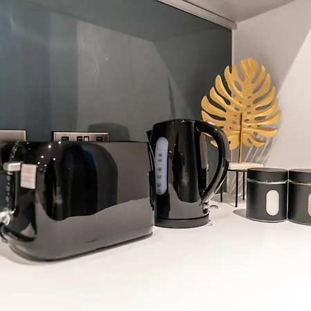 Luxury 2 Bed Penthouse With Stunning Views In Centre