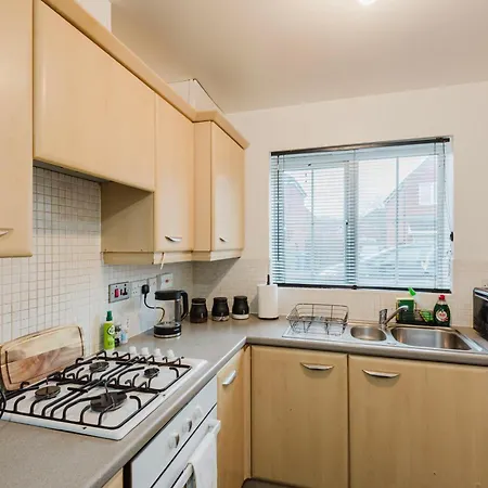 Spacious Gorton - 3-bed Detached Semesterbostad Manchester