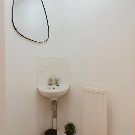 Дом отдыха Spacious Gorton - 3-bed Detached *