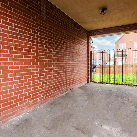 Spacious Gorton - 3-bed Detached Ferienhaus Manchester