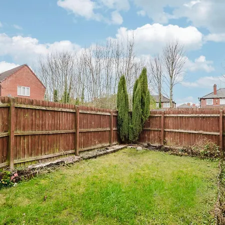 Дом отдыха Spacious Gorton - 3-bed Detached Манчестер