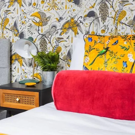 Unique 2 Bed Sleeping 4 People With Driveway Located In Bolton - Whiteoak Prázdninový dům Manchester
