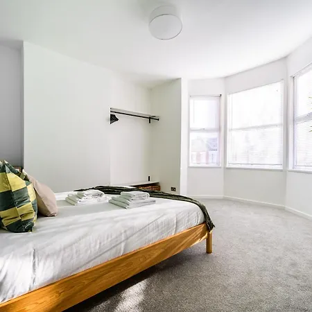 Stylish Modern - Perfect For Work, Leisure & Stadium Visits With Parking * Manchester