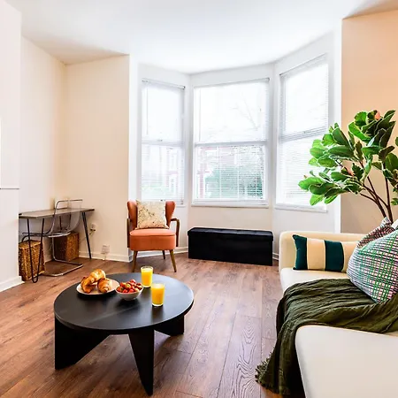 Stylish Modern - Perfect For Work, Leisure & Stadium Visits With Parking Apartment Manchester