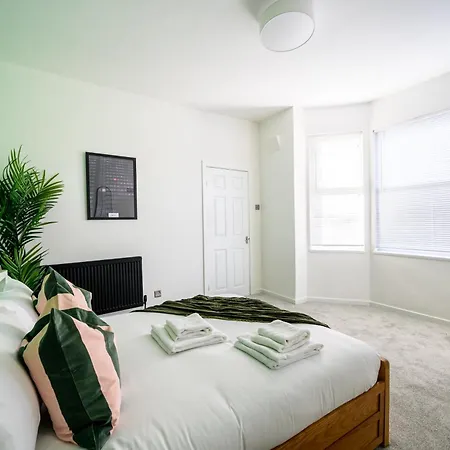 Stylish Modern - Perfect For Work, Leisure & Stadium Visits With Parking Apartment Manchester