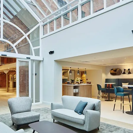 Marriott Victoria & Hotel 4*