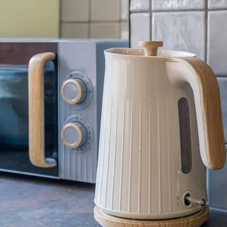 Beautiful Three Bedroom House - Escape