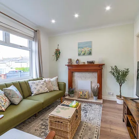 Beautiful Three Bedroom House - Escape Nyaraló