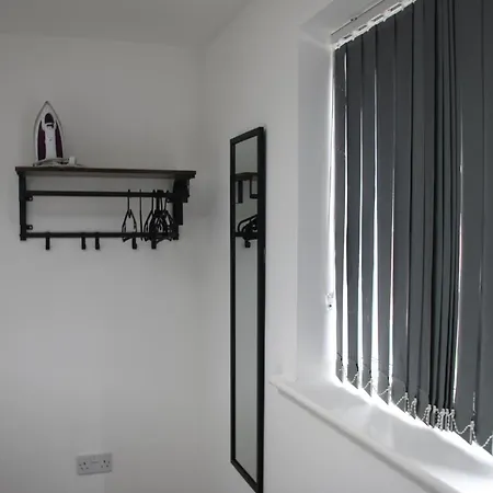 3 Bedroom House Close To Centre Free Parking 펜션