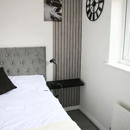 Holiday home 3 Bedroom House Close To Centre Free Parking Manchester