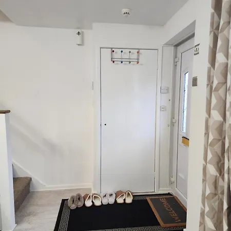 Modern 2Bed House Family Contractor Friendly Free Parking Quiet Area *