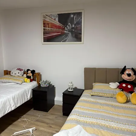 Cozy Flat In Salford Apartment