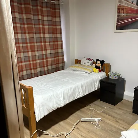 Cozy Flat In Salford Apartment