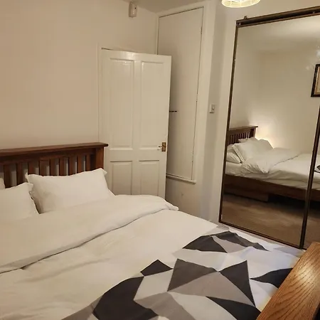 בית נופש Modern 2Bed House Family Contractor Friendly Free Parking Quiet Area *