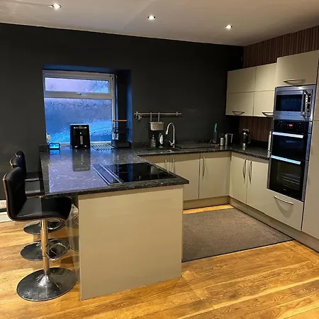 Retreat With 3 Bedrooms *