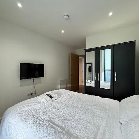 2br Waterfront Retreat Mcr Appartement