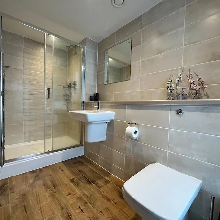 2br Waterfront Retreat Mcr *