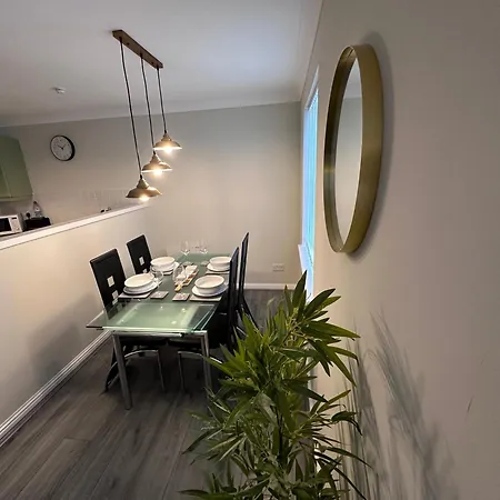 Modern 2-bedroom Near With Free Parking * Manchester