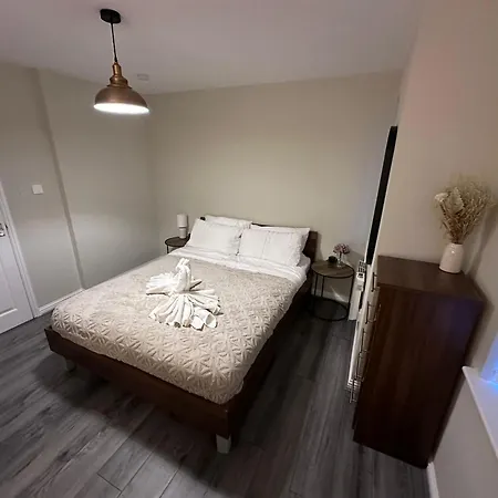 Apartamento Modern 2-bedroom Near With Free Parking Manchester