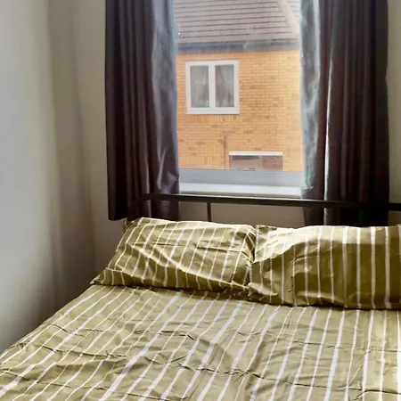 Private With Shared Bathroom *