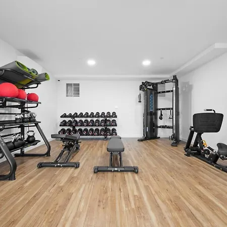 3 Bedroom Apartment By Paul & Malin Properties Short Lets & Serviced Accommodation Manchester With Free Parking & Gym Access Manchester