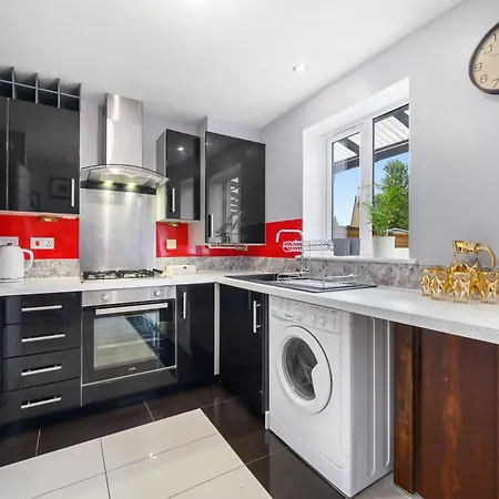 3 Bed Near Etihad Stadium Ferienhaus *