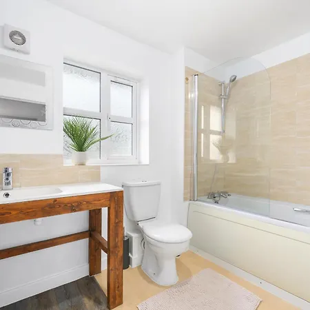 3 Bed Near Etihad Stadium Manchester