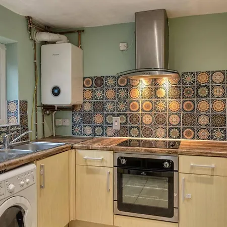 Charming Trafford Retreat Pets Welcome Holiday home *