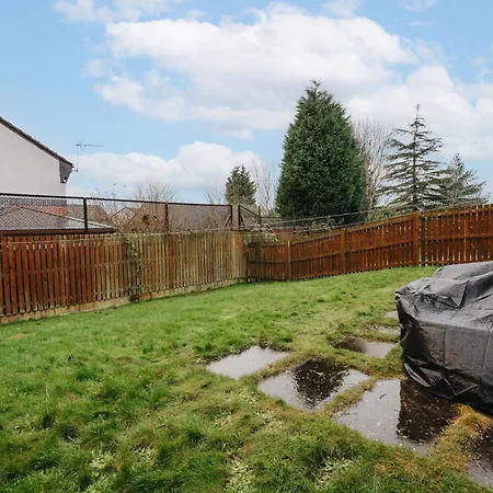 Дом отдыха Coop Arena & Etihad - Free Parking - Pool Table *