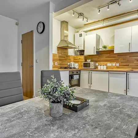 Pass The Keys Luxury In Center Parking Apartment