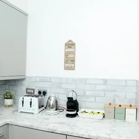 Mdz Luxe Stays-sleeps 6 *