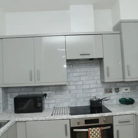 Mdz Luxe Stays-sleeps 6 Apartment