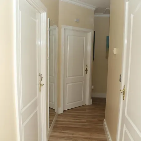 Mdz Luxe Stays-sleeps 6 Apartment *