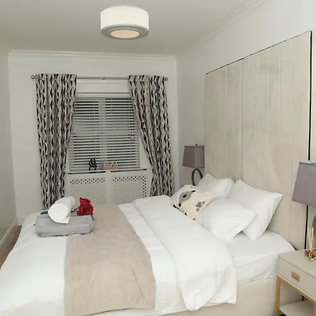 Mdz Luxe Stays-sleeps 6 דירה