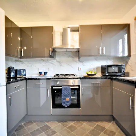 Townhouse By Bevolve - 4 Bedrooms - Free Parking *