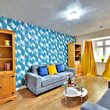 Townhouse By Bevolve - 4 Bedrooms - Free Parking